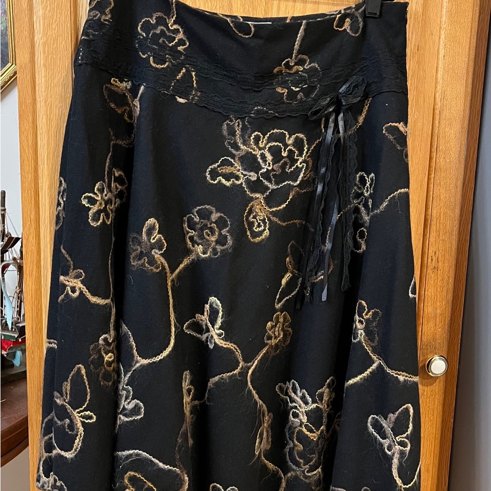 Vintage black flair Skirt by Pappilon with embroidery size M, new with tags!